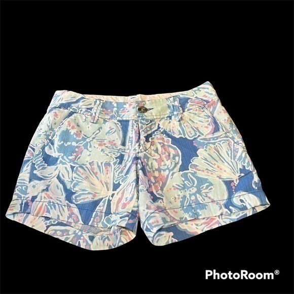 Coastal Lilly Pulitzer seashell and sand dollar Callahan shorts - Picture 1 of 8
